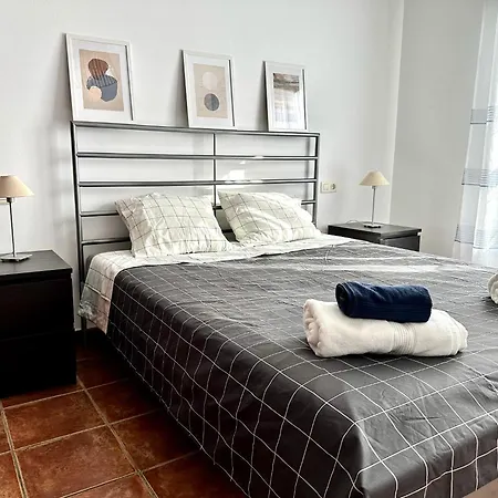 Vakantiehuis Pambnb - 250m To Beach, Family Pools, Wi-fi & Bbq