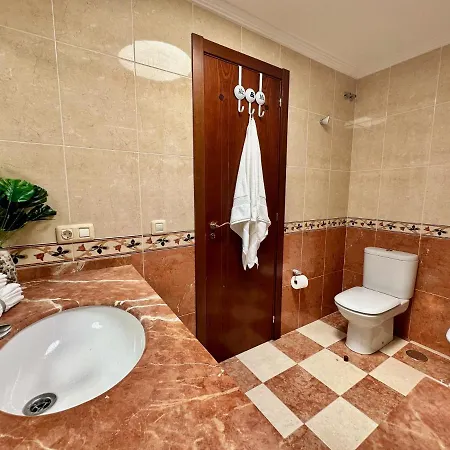 Vakantiehuis Pambnb - 250m To Beach, Family Pools, Wi-fi & Bbq